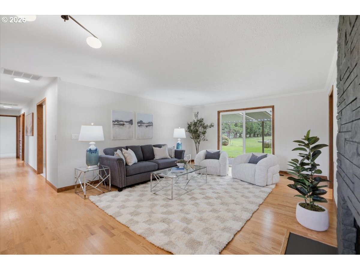 2610 Shaff Road Southeast Aumsville, OR 97325 - Photo 20 of 25 a living room with furniture and a large window