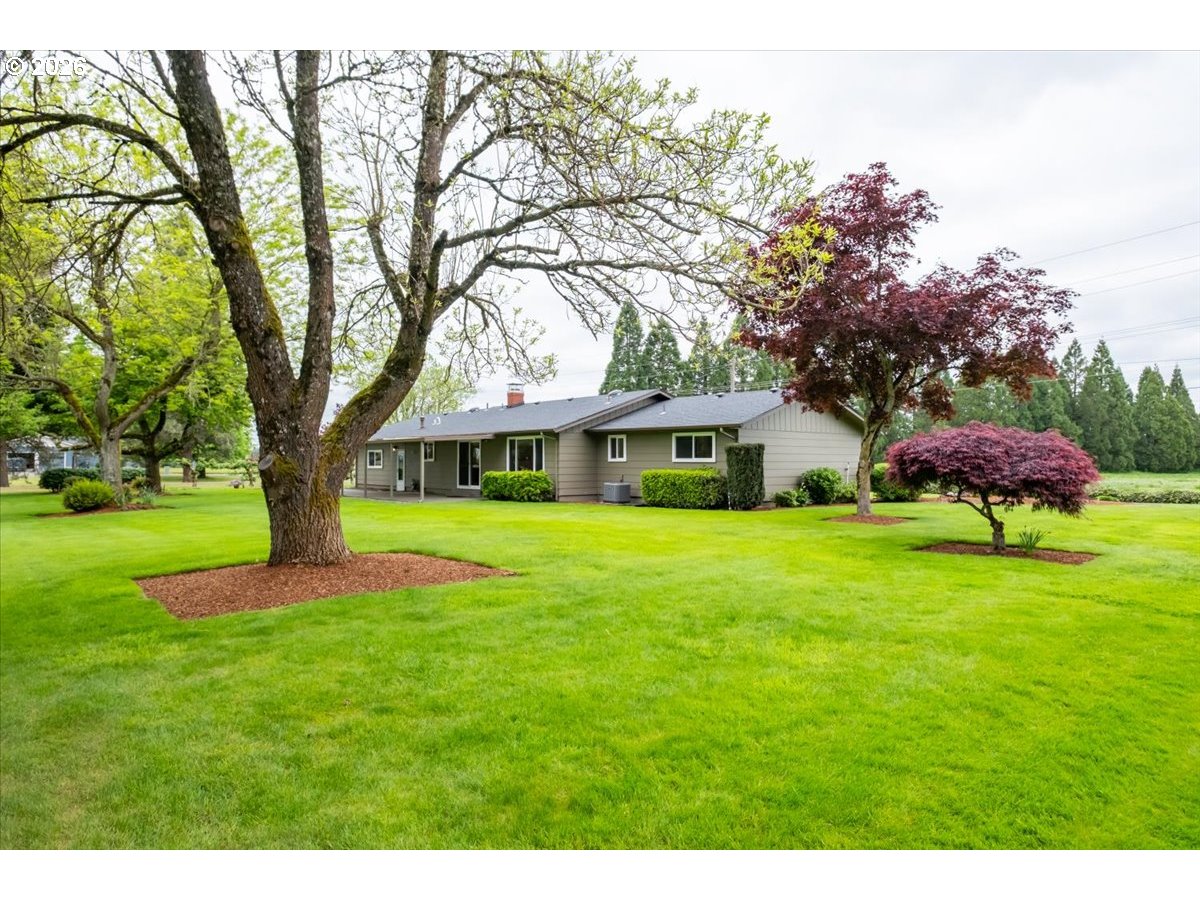 2610 Shaff Road Southeast Aumsville, OR 97325 - Photo 3 of 25 a front view of a house with garden