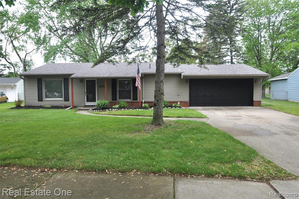 1070 Avon Manor Road Rochester Hills, MI 48307 - Photo 1 of 21