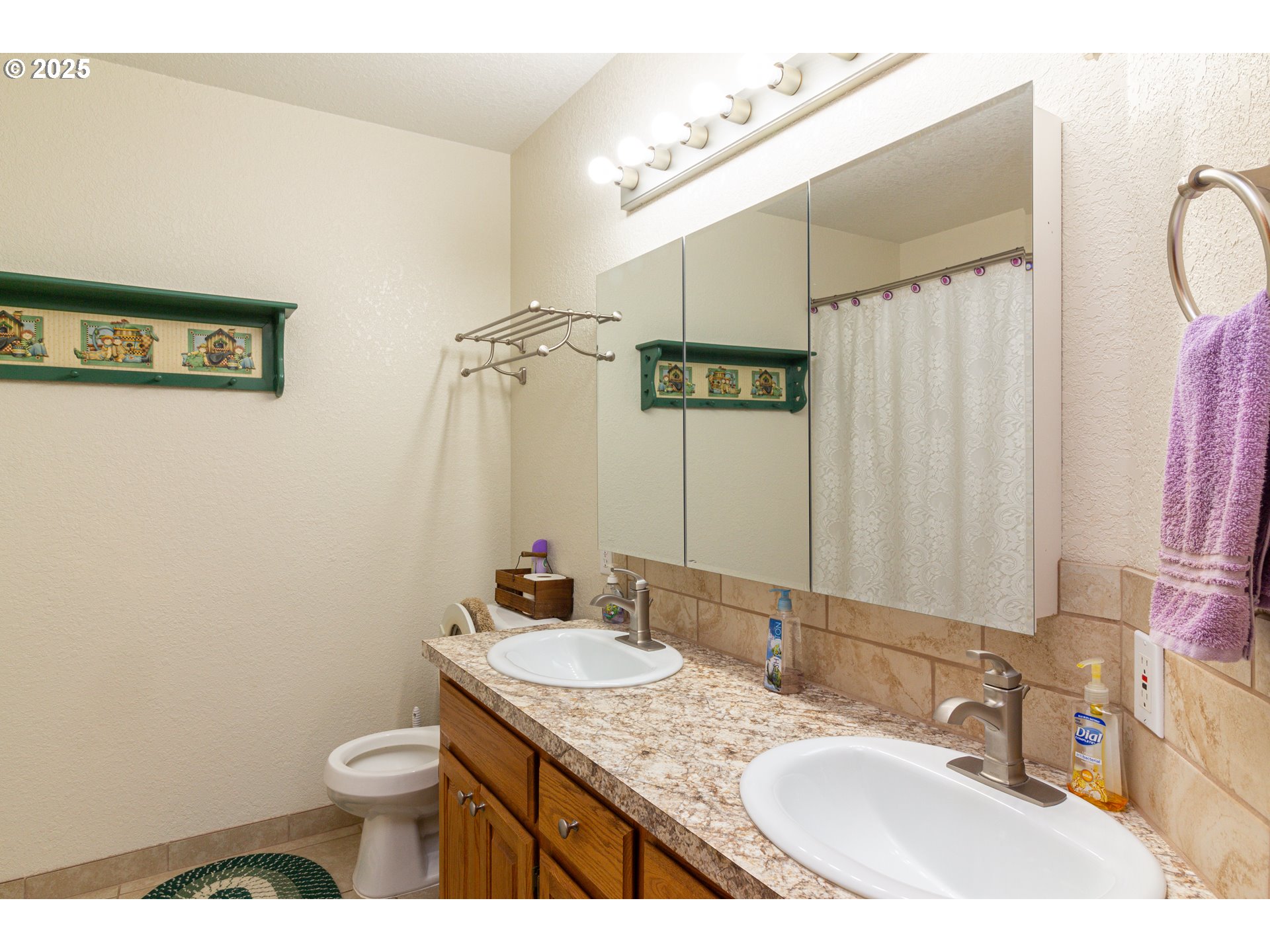 305 Northwest 9th Place Hermiston, OR 97838 - Photo 12 of 31 a bathroom with a granite countertop sink toilet and shower