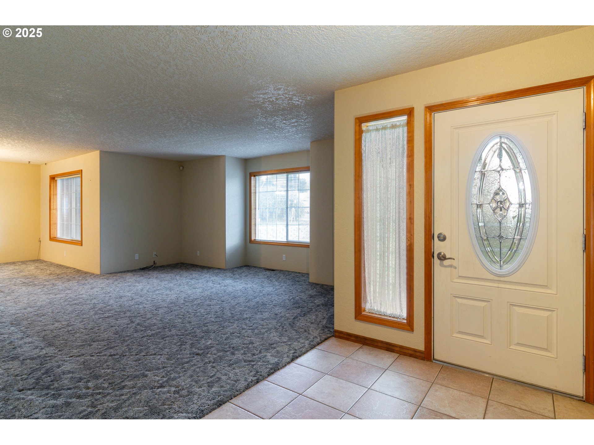 305 Northwest 9th Place Hermiston, OR 97838 - Photo 2 of 31 a view of livingroom with furniture
