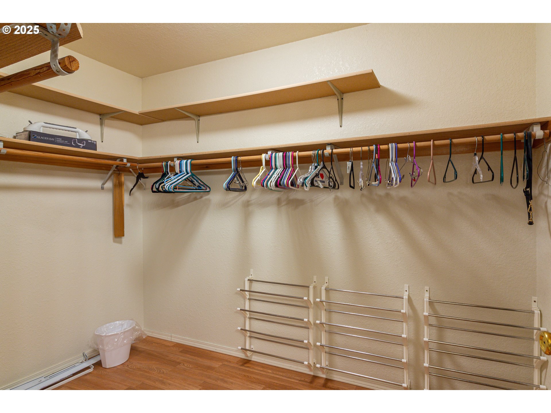 305 Northwest 9th Place Hermiston, OR 97838 - Photo 9 of 31 a view of walk in closet