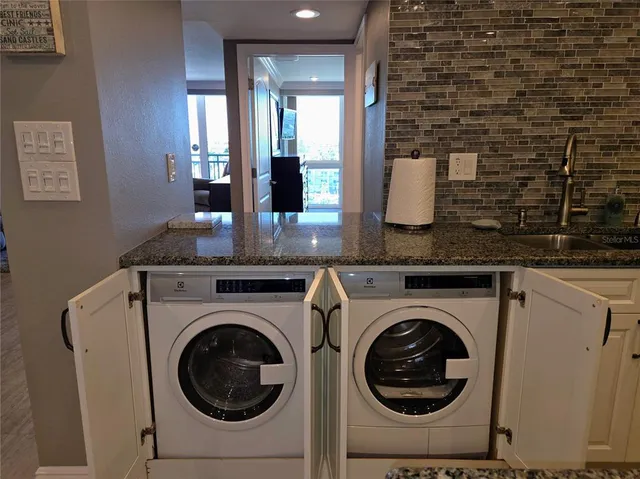 $2,600 | 1 Key Capri, Unit 612W, Treasure Island, FL 33706