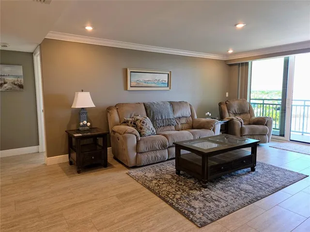 $2,600 | 1 Key Capri, Unit 612W, Treasure Island, FL 33706