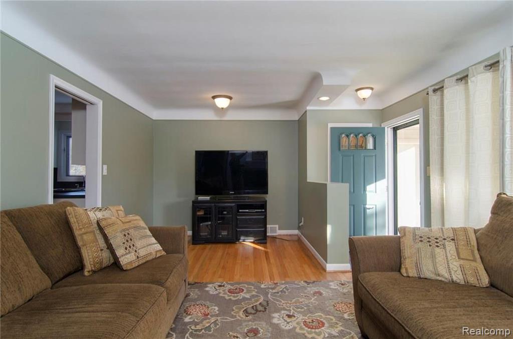 28383 Westerleigh Road Farmington Hills, MI 48334 - Photo 5 of 18