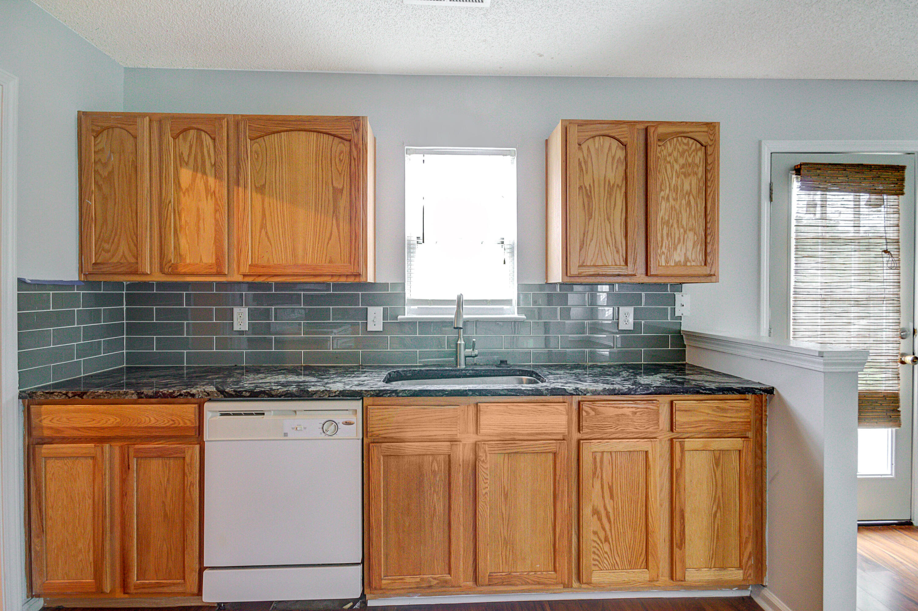 204 Border Road Goose Creek, SC 29445 - Photo 8 of 20 Tile Backsplash