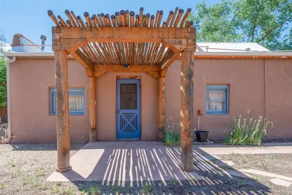 $2,500,000 | 442 Los Pinos Road, Santa Fe, NM 87507