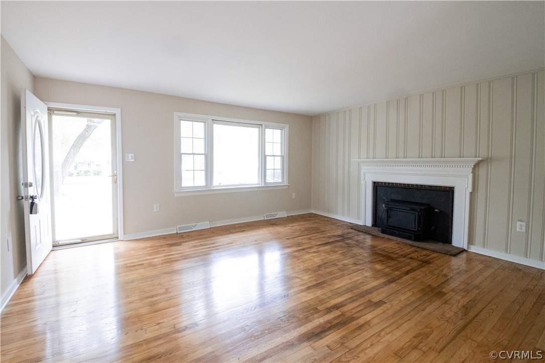 5515 Coxson Road Henrico, VA 23231 - Photo 12 of 45 Brick Wood Burning FP in LR With Insert