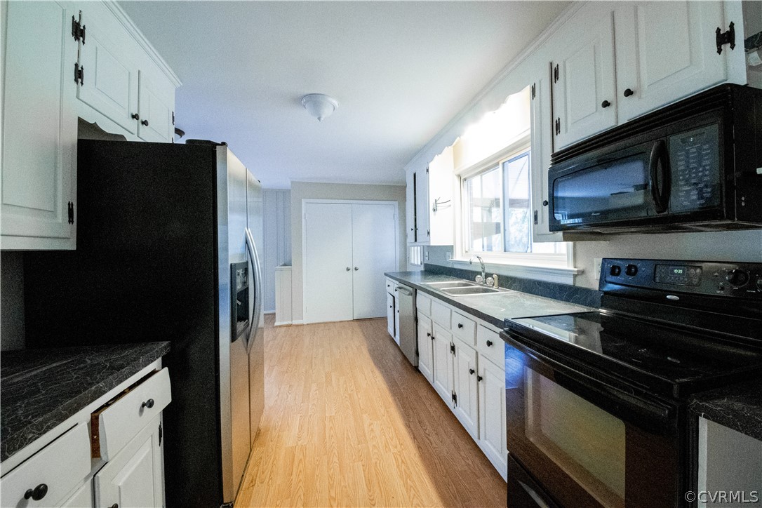 5515 Coxson Road Henrico, VA 23231 - Photo 3 of 45 Kitchen With Appliances
