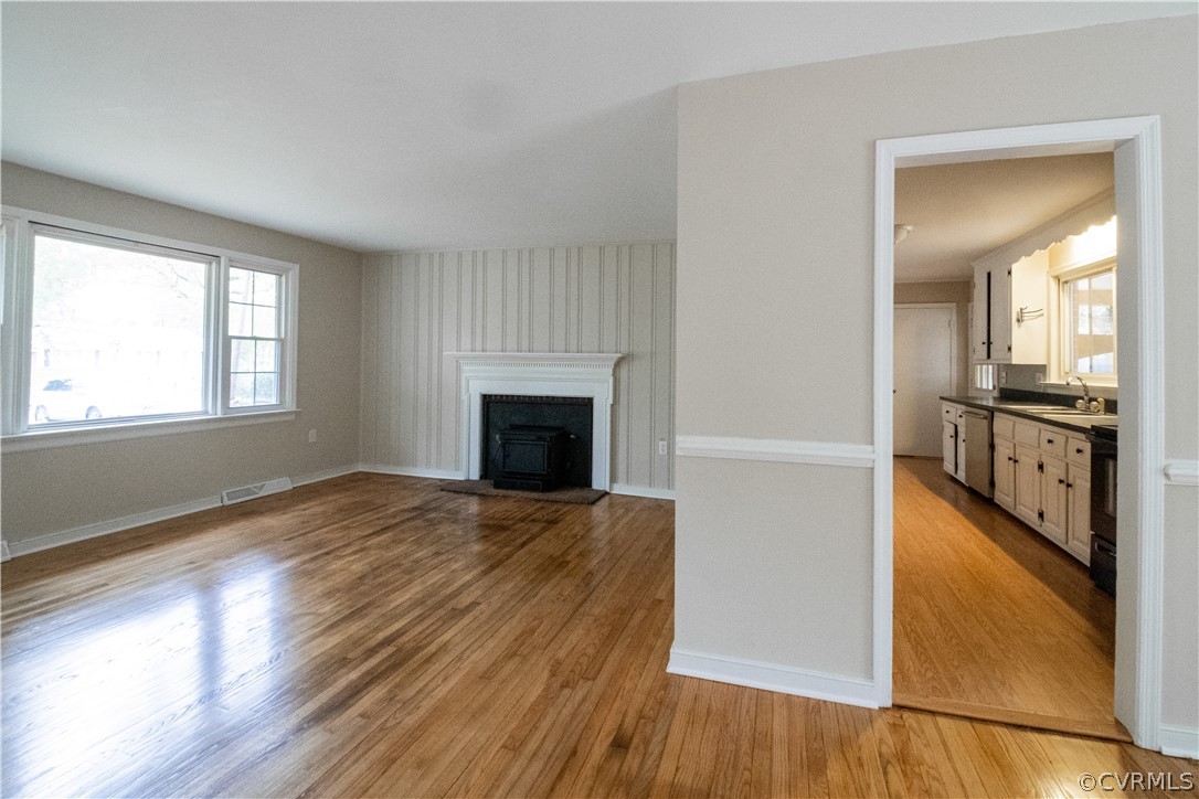 5515 Coxson Road Henrico, VA 23231 - Photo 39 of 45 Living Room and Kitchen