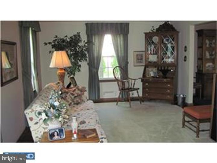 307 Wayland Road Cherry Hill, NJ 08034 - Photo 12 of 25 Living Room