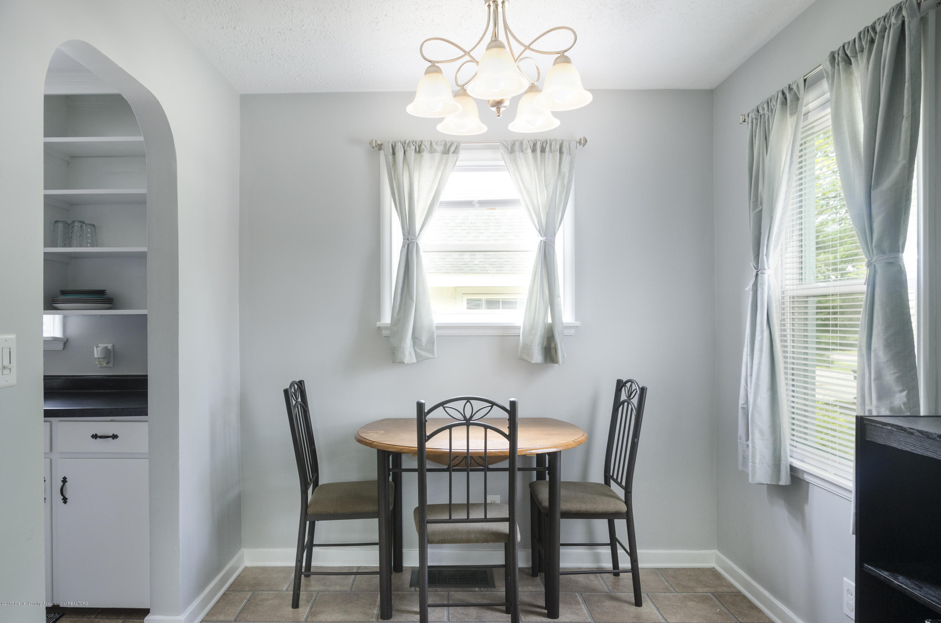 415 Strathmore Road Lansing, MI 48910 - Photo 4 of 31 415-Strathmore-Rd-Lansing-MI-48910-4 - C