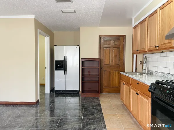 $1,450 | 121 South Main Street, Plymouth, CT 06786