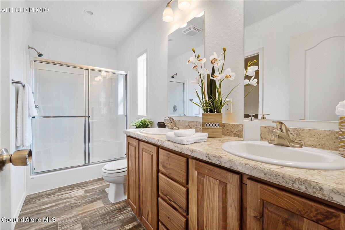 114 Finley Loop Kingston, ID 83839 - Photo 8 of 16 Master Bath