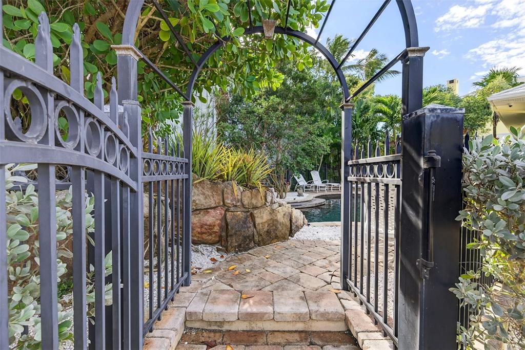 7152 Point Of Rocks Circle Sarasota, FL 34242 - Photo 11 of 88