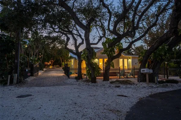 $6,750,000 | 7152 Point Of Rocks Circle, Sarasota, FL 34242