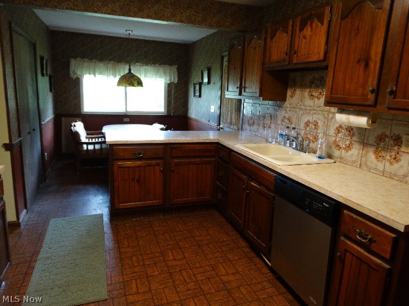 8841 Center Road Ashtabula, OH 44004 - Photo 3 of 14