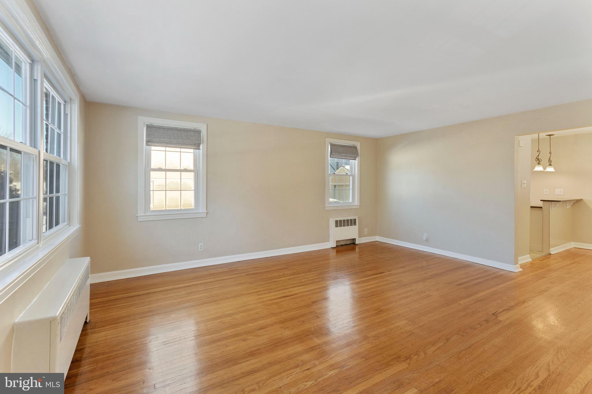 307 Madison Road Springfield, PA 19064 - Photo 3 of 22 Living Room