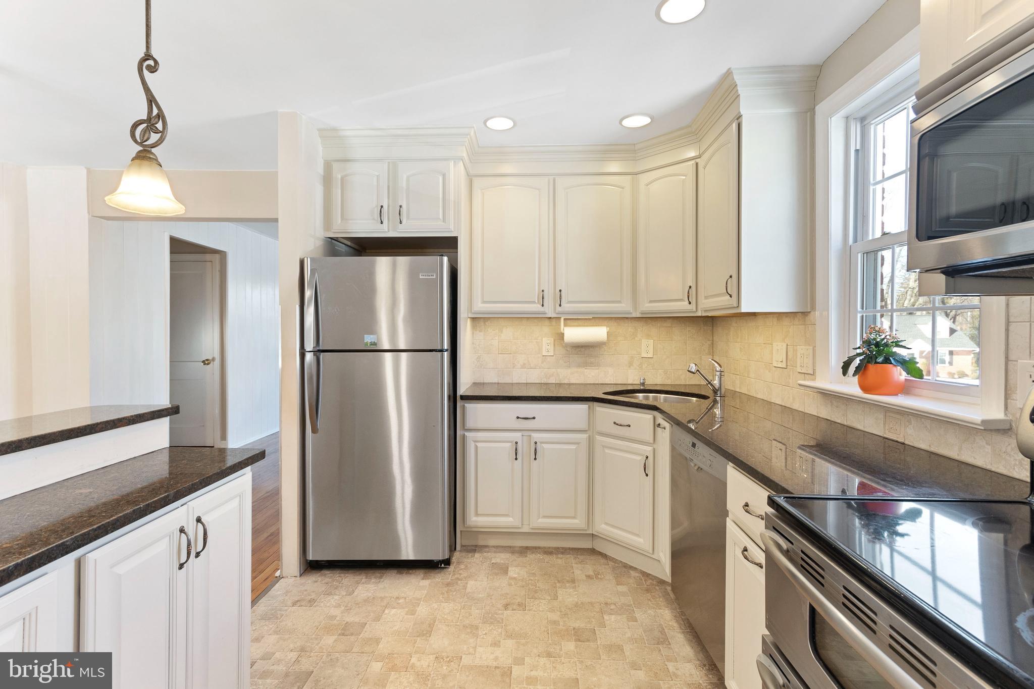 307 Madison Road Springfield, PA 19064 - Photo 5 of 22 Kitchen