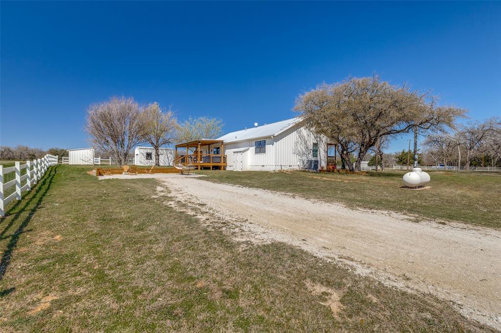 320 English Court Springtown, TX 76082 - Photo 3 of 30