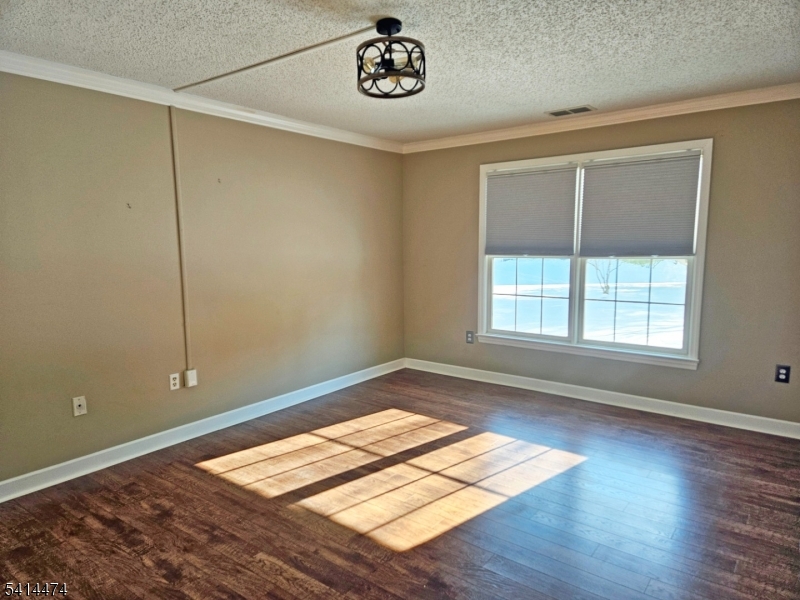 428 Azalea Terrace Somerville, NJ 08876 - Photo 9 of 18