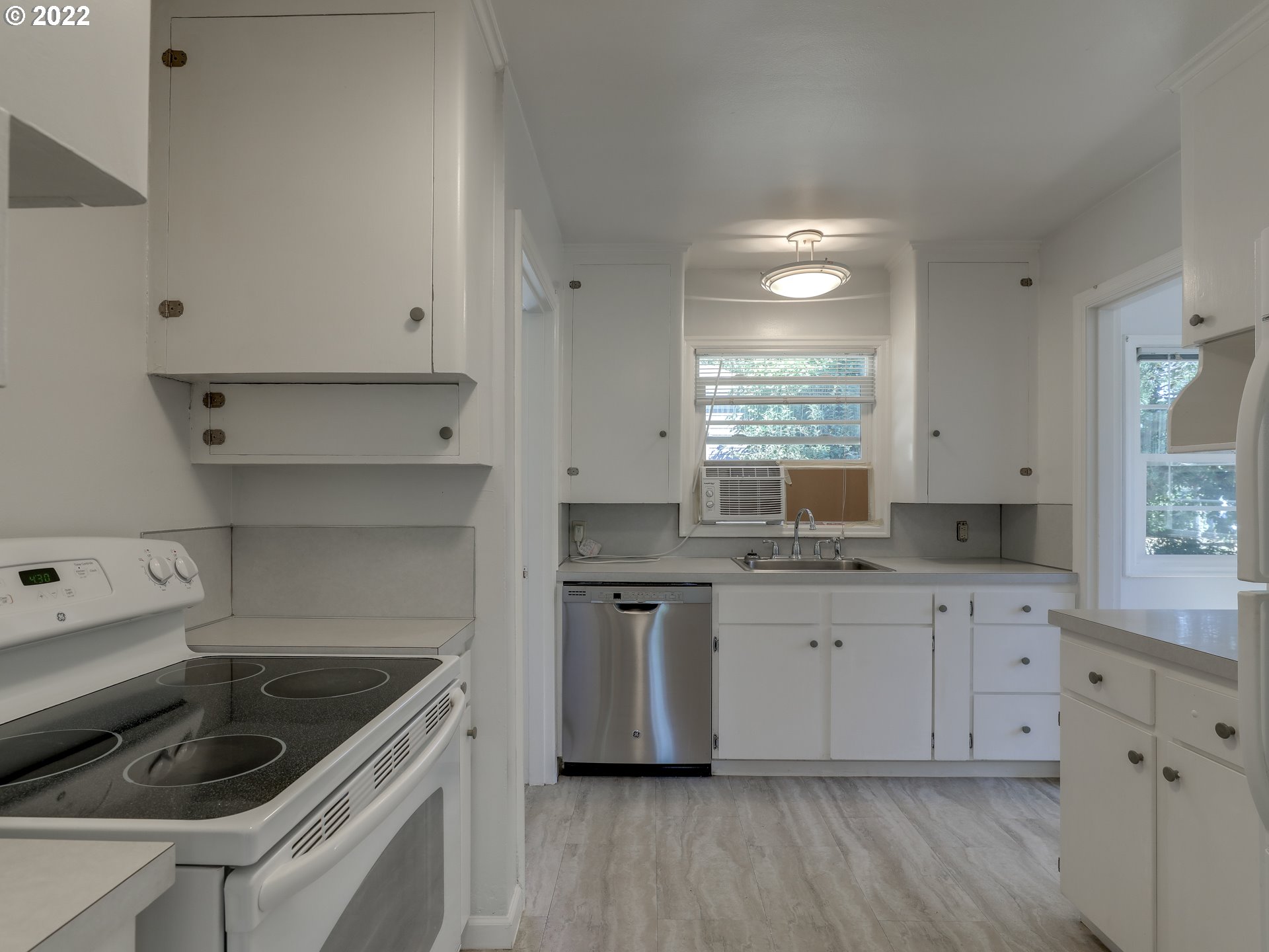 3011 Southwest Flower Terrace Portland, OR 97239 - Photo 11 of 30 Gallery Image 11