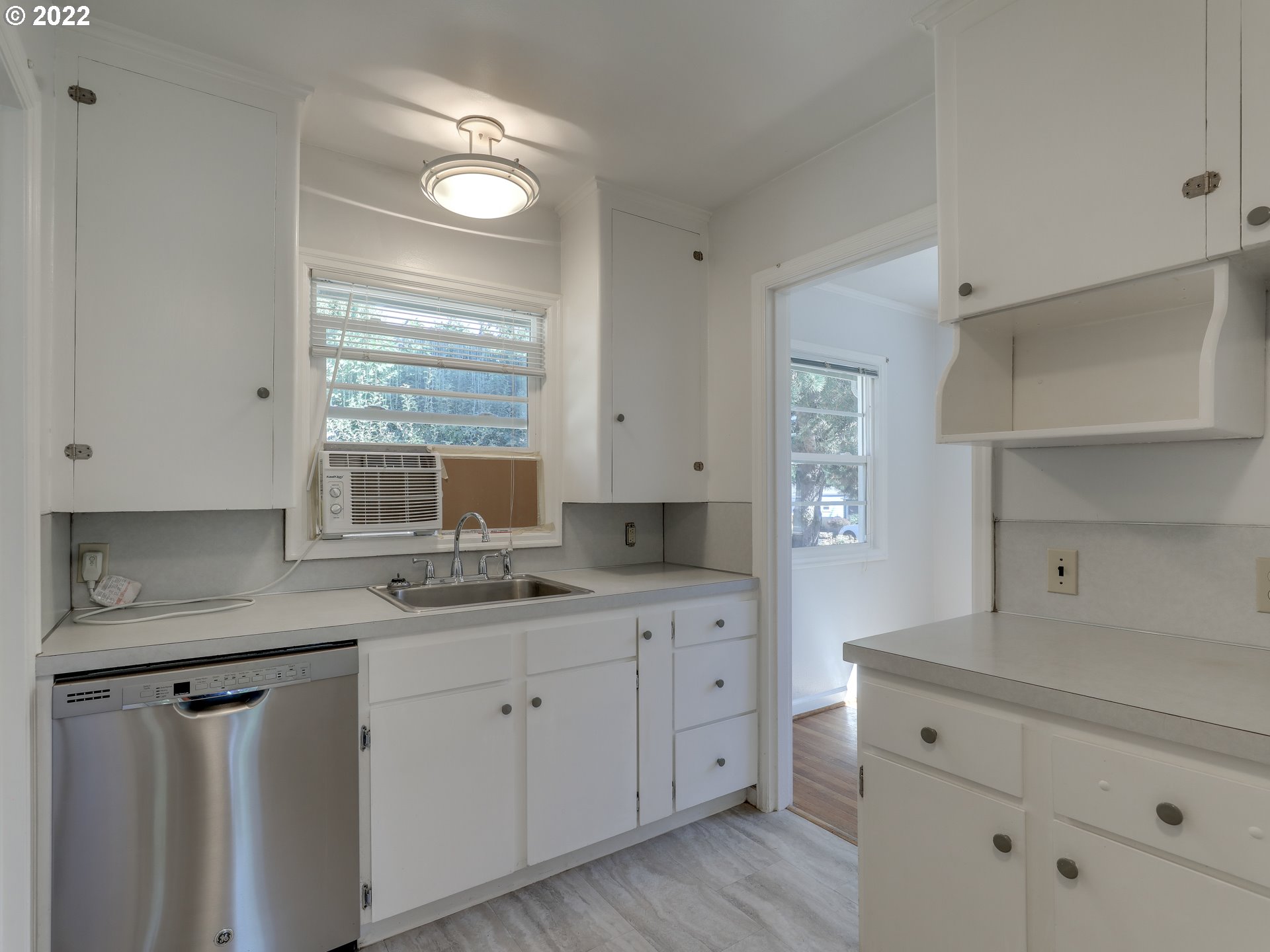 3011 Southwest Flower Terrace Portland, OR 97239 - Photo 12 of 30 Gallery Image 12