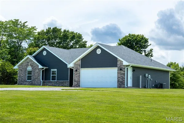 $363,000 | 10201 North Flamingo Court, Hallsville, MO 65255