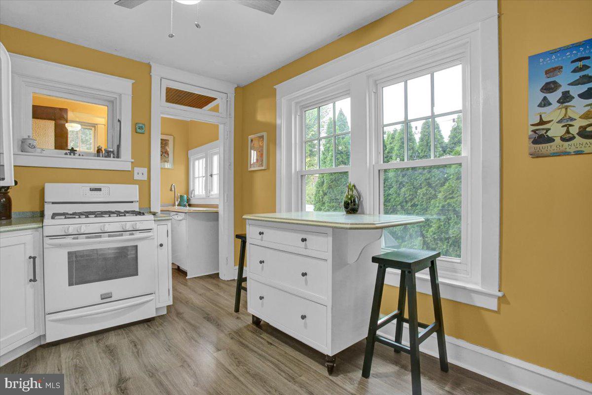 201 North Brobst Street Reading, PA 19607 - Photo 32 of 58 Rolling Kitchen Island with drawers and seating