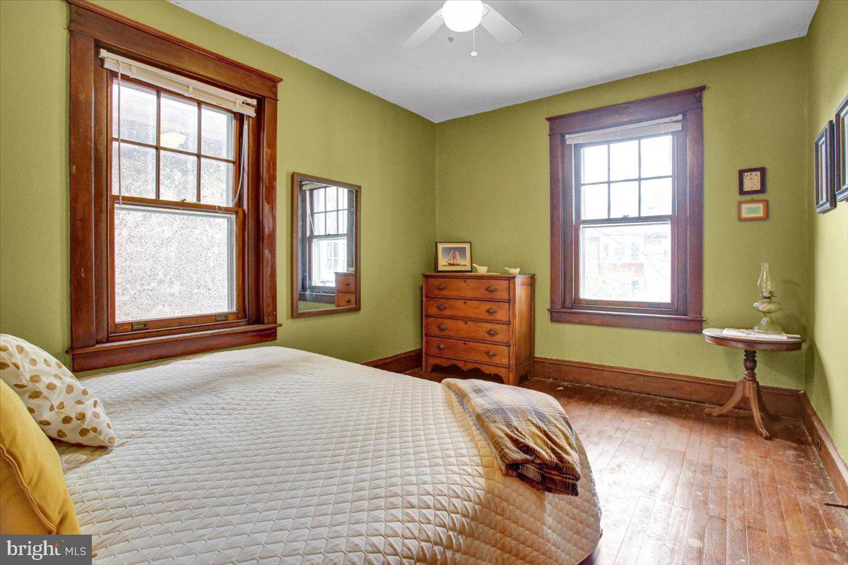 201 North Brobst Street Reading, PA 19607 - Photo 46 of 58 2nd bedroom overlooking the backyard