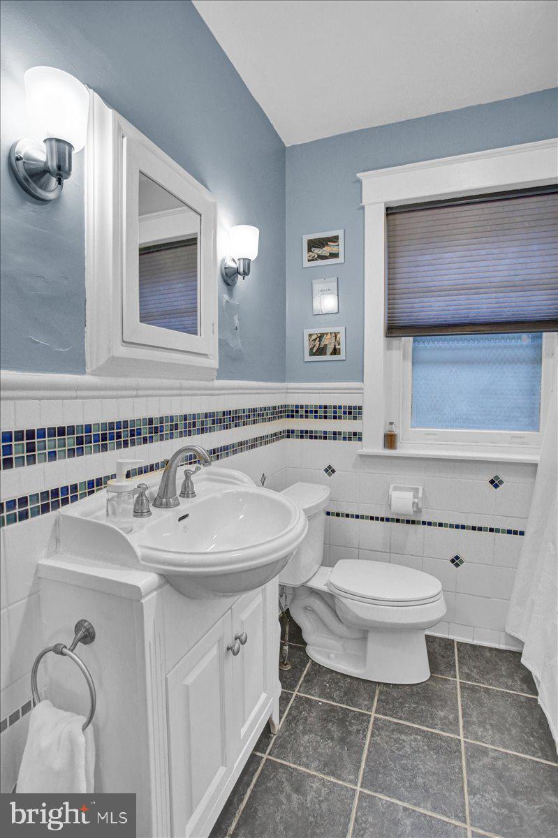 201 North Brobst Street Reading, PA 19607 - Photo 49 of 58 Full Bathroom with tub/shower