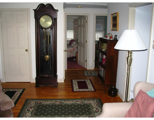 17 Linden Road Gloucester, MA 01930 - Photo 5 of 11 Gallery Image 5