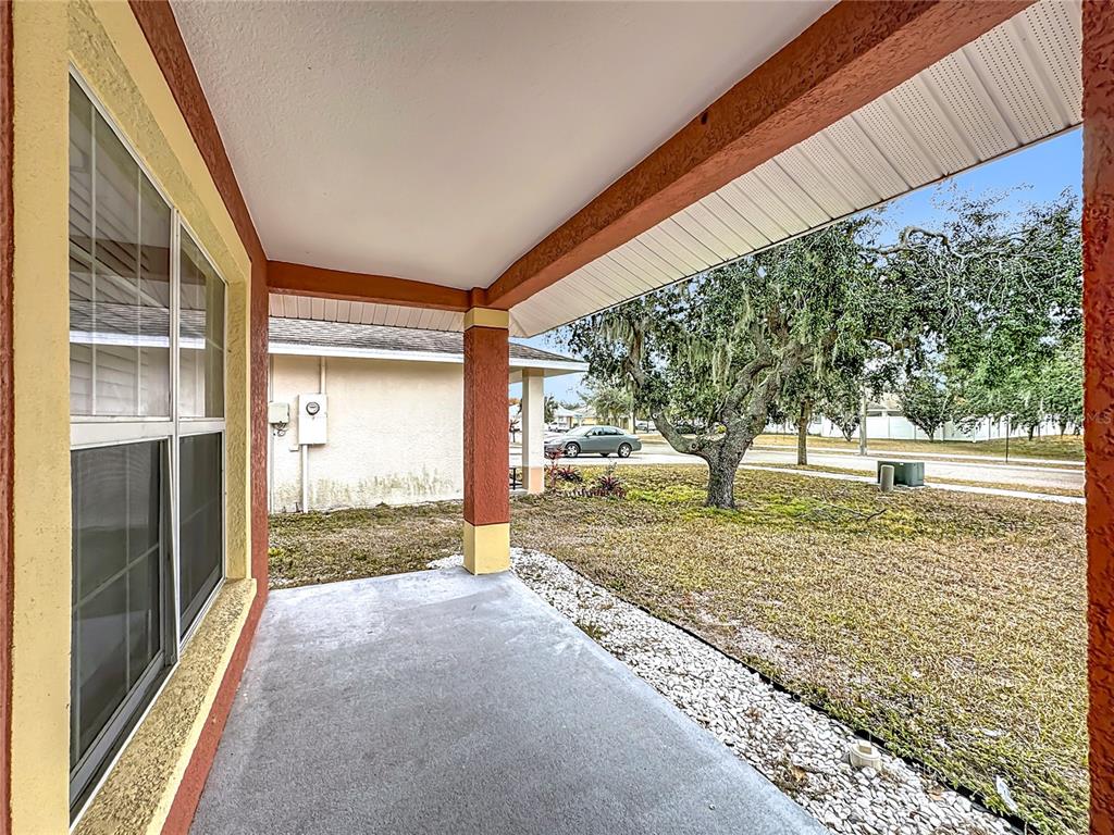 11112 Hidden Breeze Drive Wimauma, FL 33598 - Photo 3 of 41
