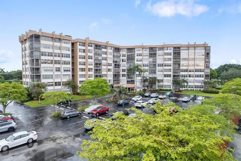 $147,000 | 1200 St Charles Place, Unit PH7, Pembroke Pines, FL 33026