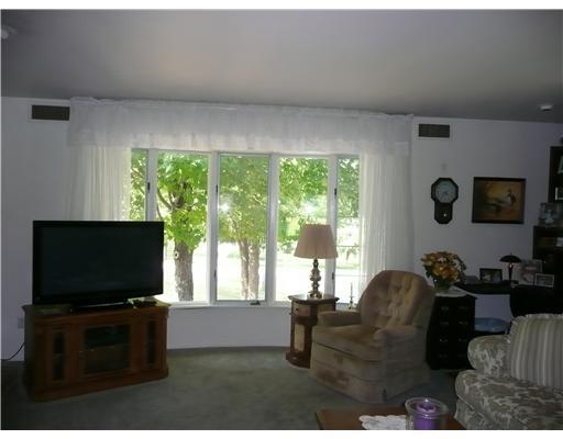 179 Hall Road Aliquippa, PA 15001 - Photo 12 of 16 Living Room.