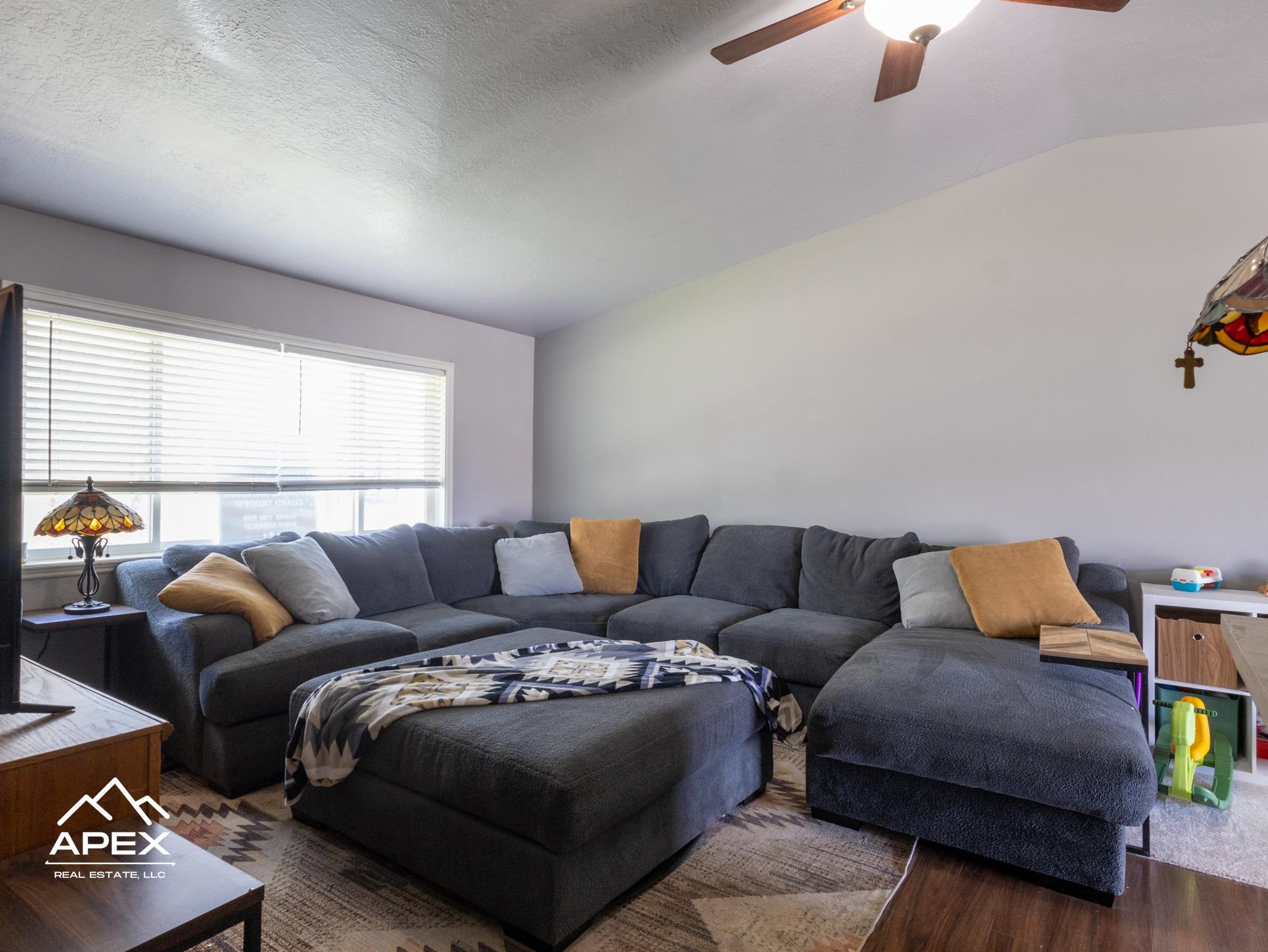 123 Colonial Avenue Evanston, WY 82930 - Photo 2 of 25