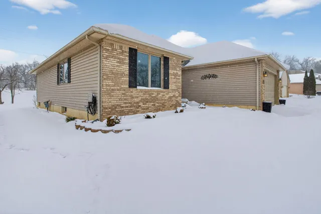 $457,900 | 767 Berkshire Drive, Saline, MI 48176