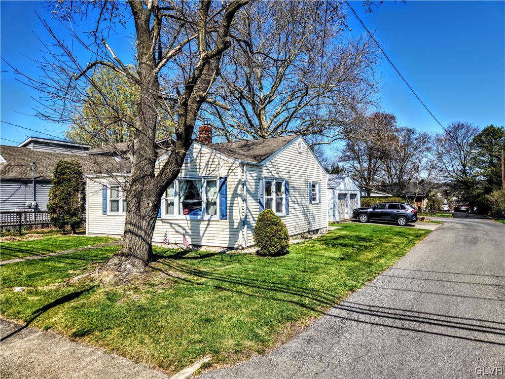 418 Center Street Slatington, PA 18080 - Photo 4 of 23 Gallery Image 4