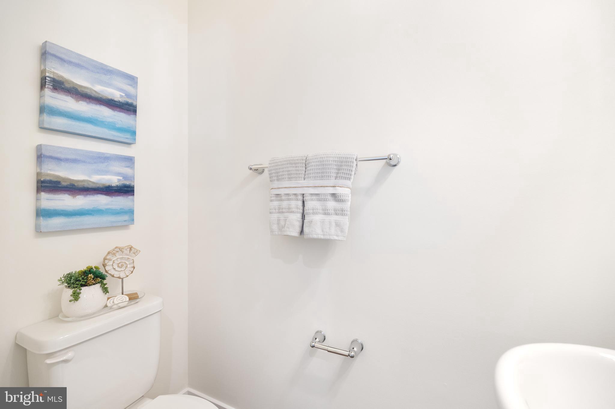 550 Broadneck Road Annapolis, MD 21409 - Photo 19 of 63 a bathroom with a toilet sink and mirror