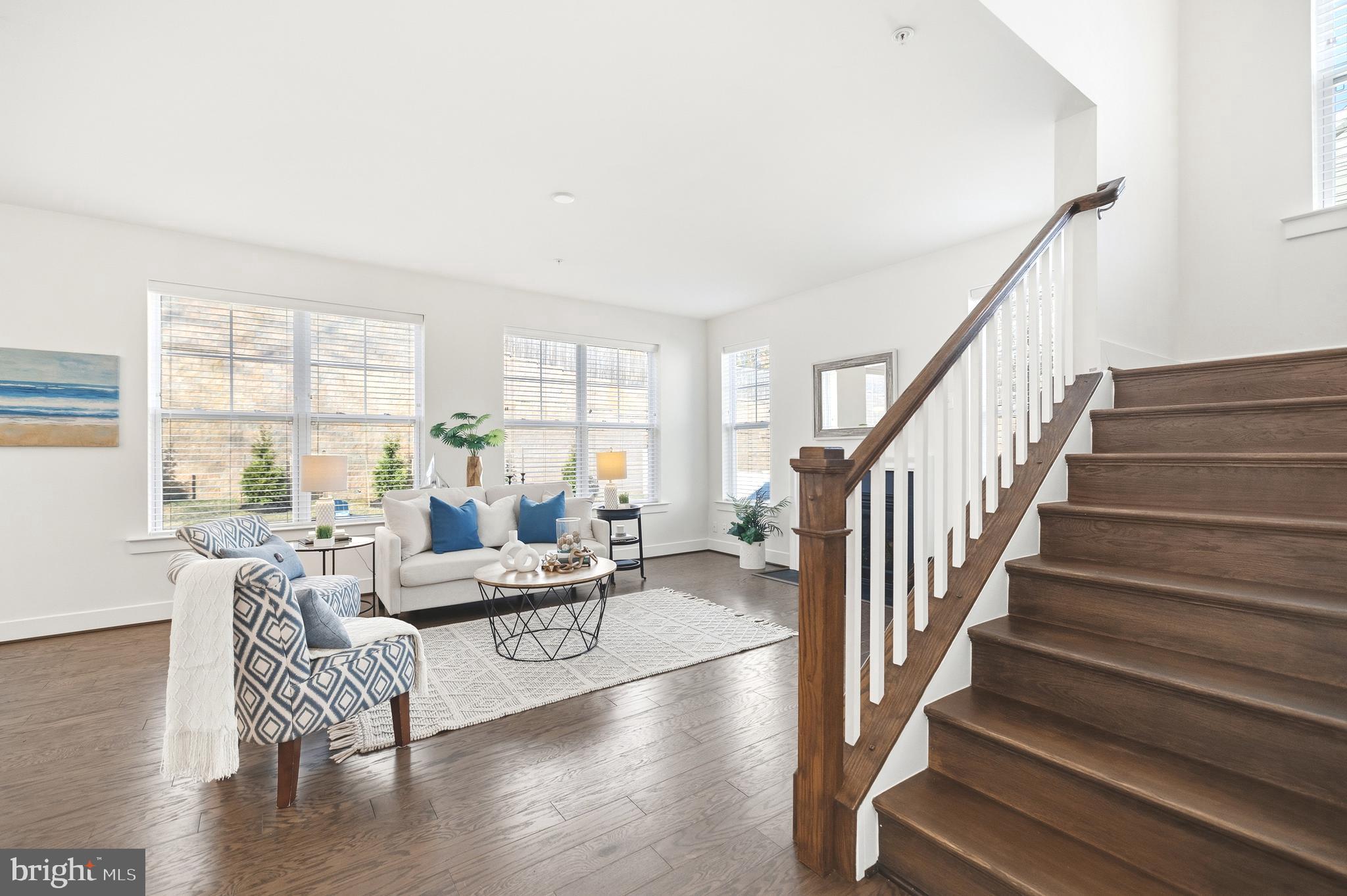 550 Broadneck Road Annapolis, MD 21409 - Photo 20 of 63 a living room with furniture and a large window