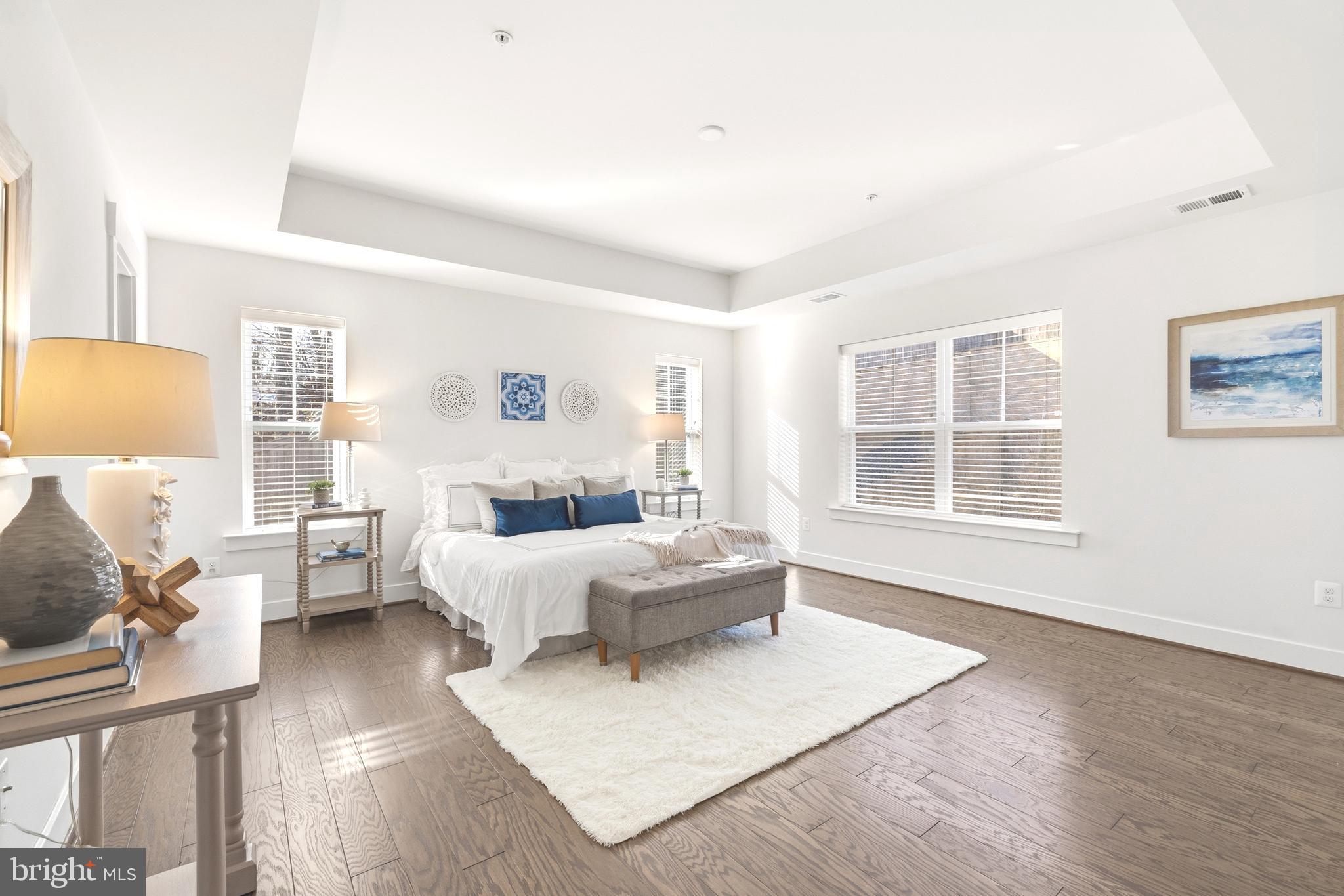 550 Broadneck Road Annapolis, MD 21409 - Photo 21 of 63 a living room with furniture and a large window
