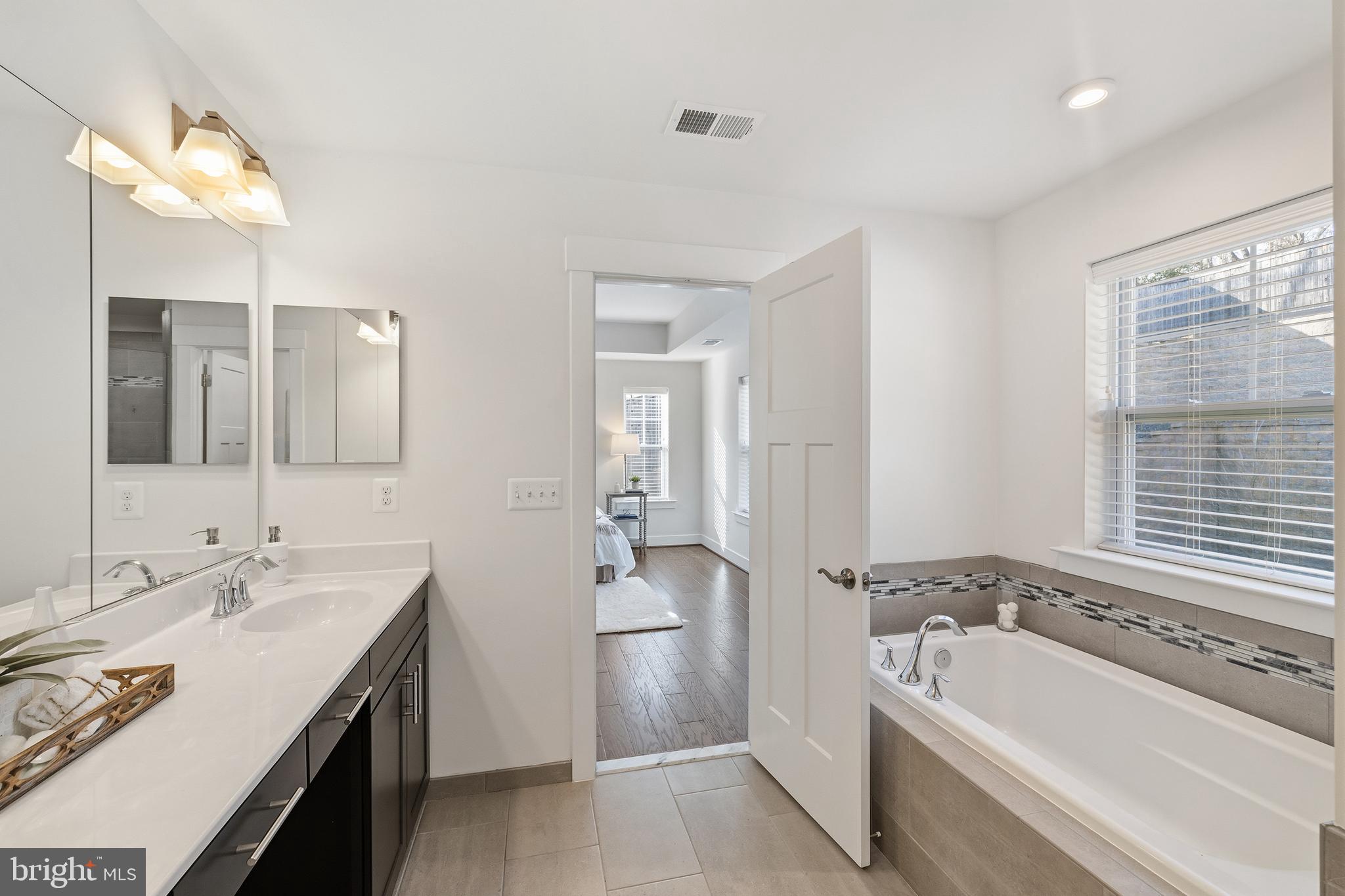 550 Broadneck Road Annapolis, MD 21409 - Photo 27 of 63 a bathroom with a tub sink and mirror