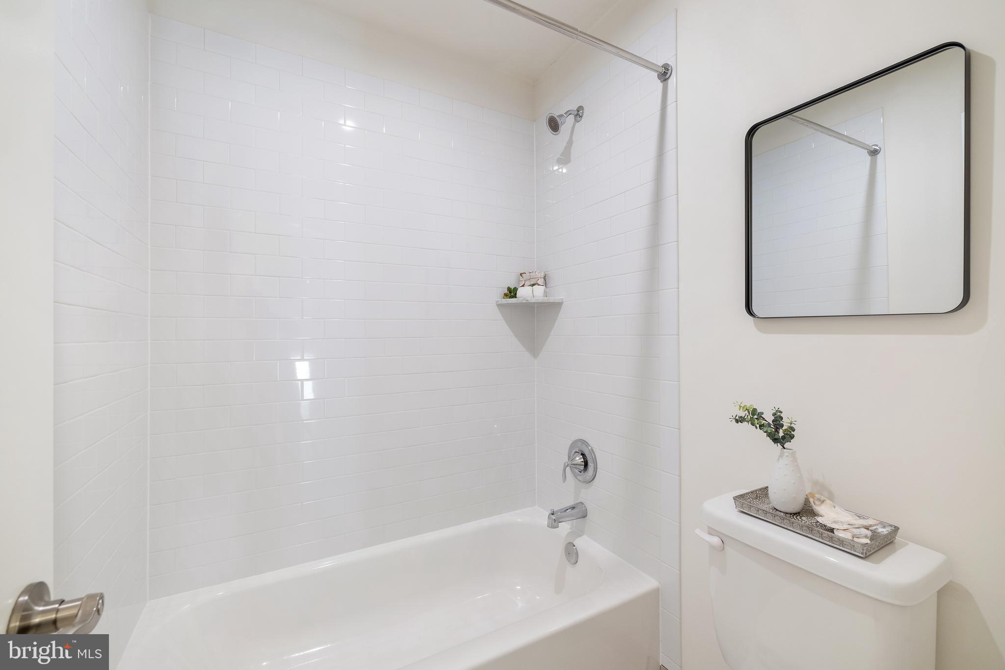550 Broadneck Road Annapolis, MD 21409 - Photo 37 of 63 a bathroom with a tub sink and mirror