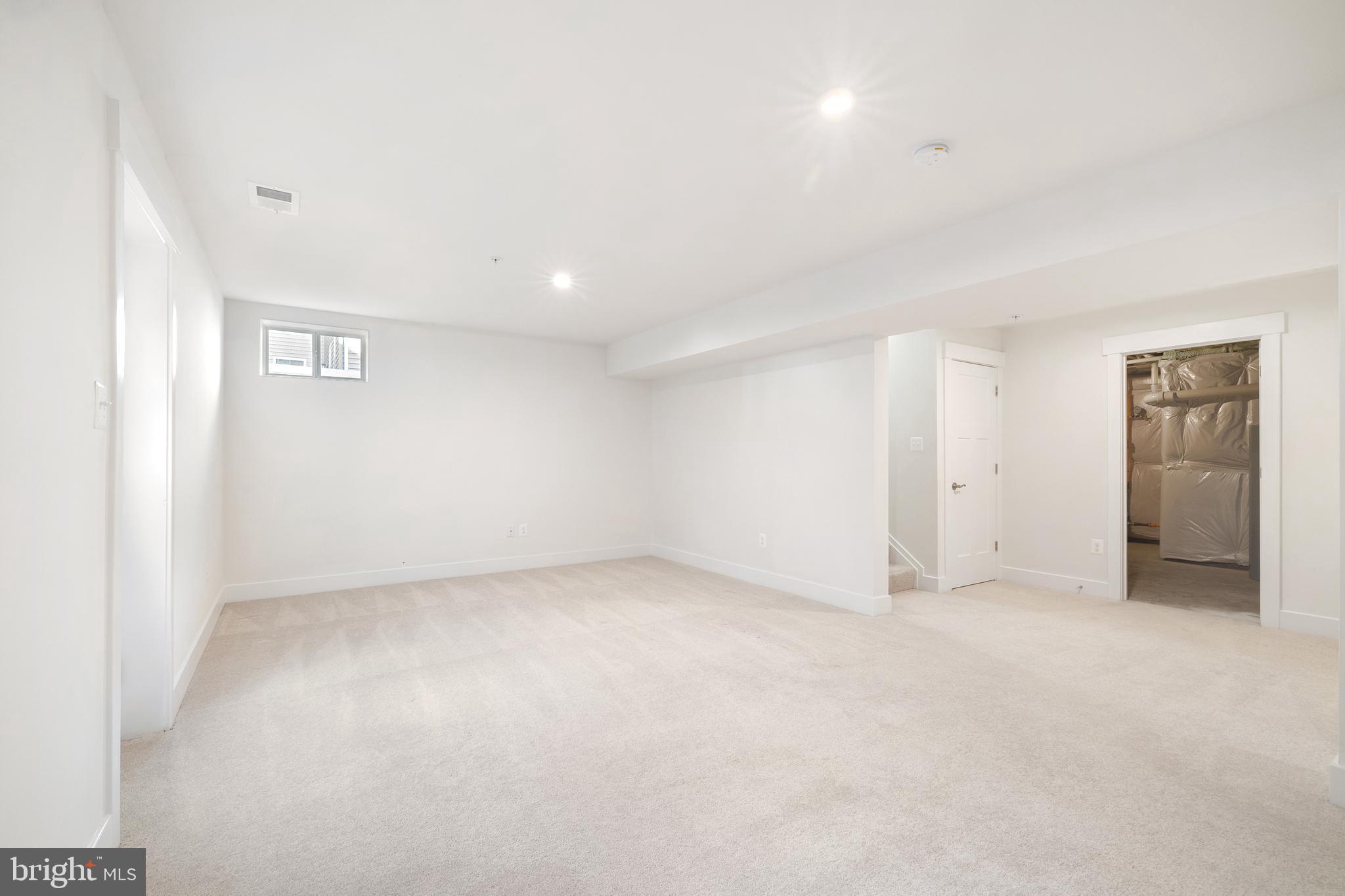 550 Broadneck Road Annapolis, MD 21409 - Photo 40 of 63 an empty room with an entryway