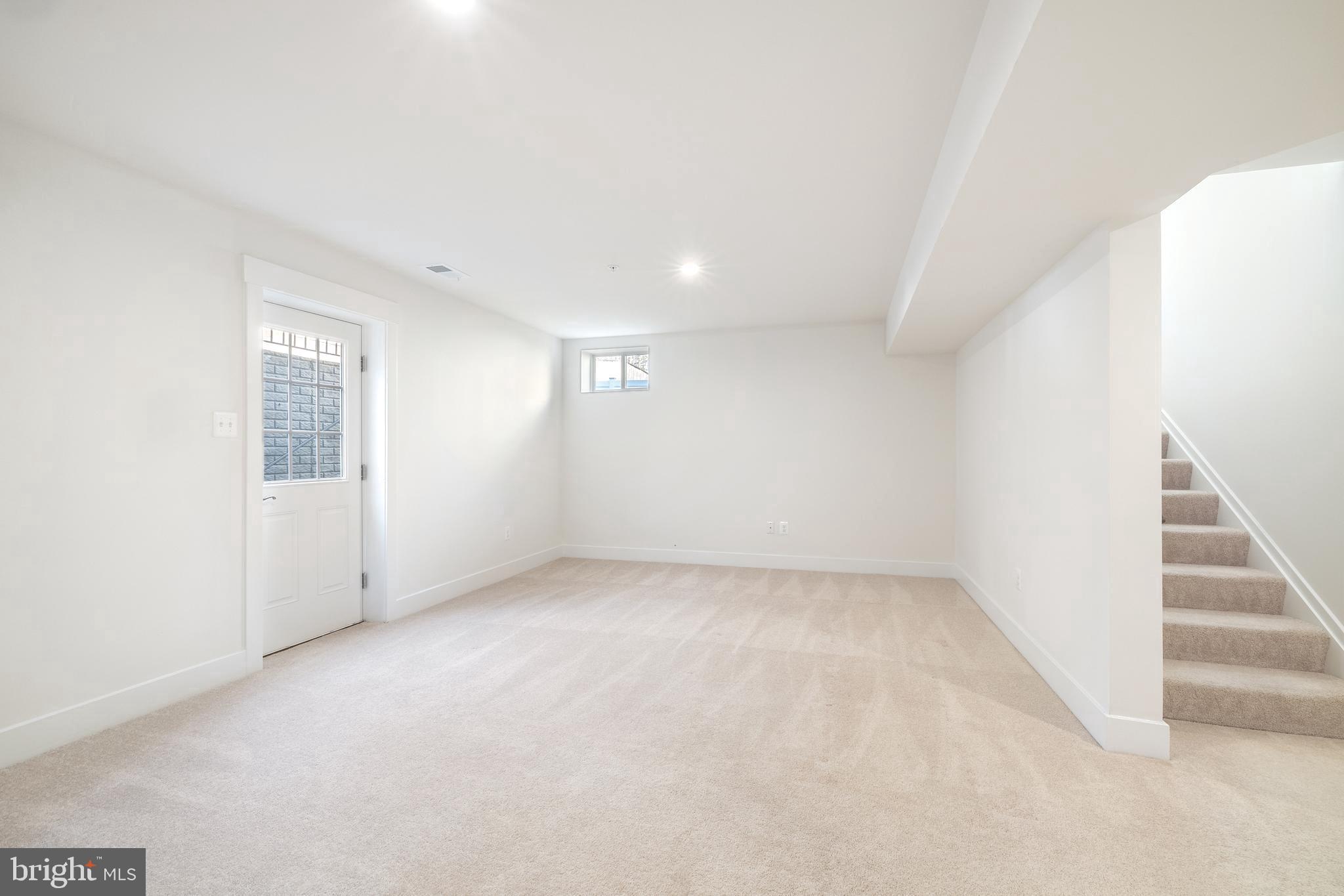 550 Broadneck Road Annapolis, MD 21409 - Photo 42 of 63 an empty room with a empty space and windows