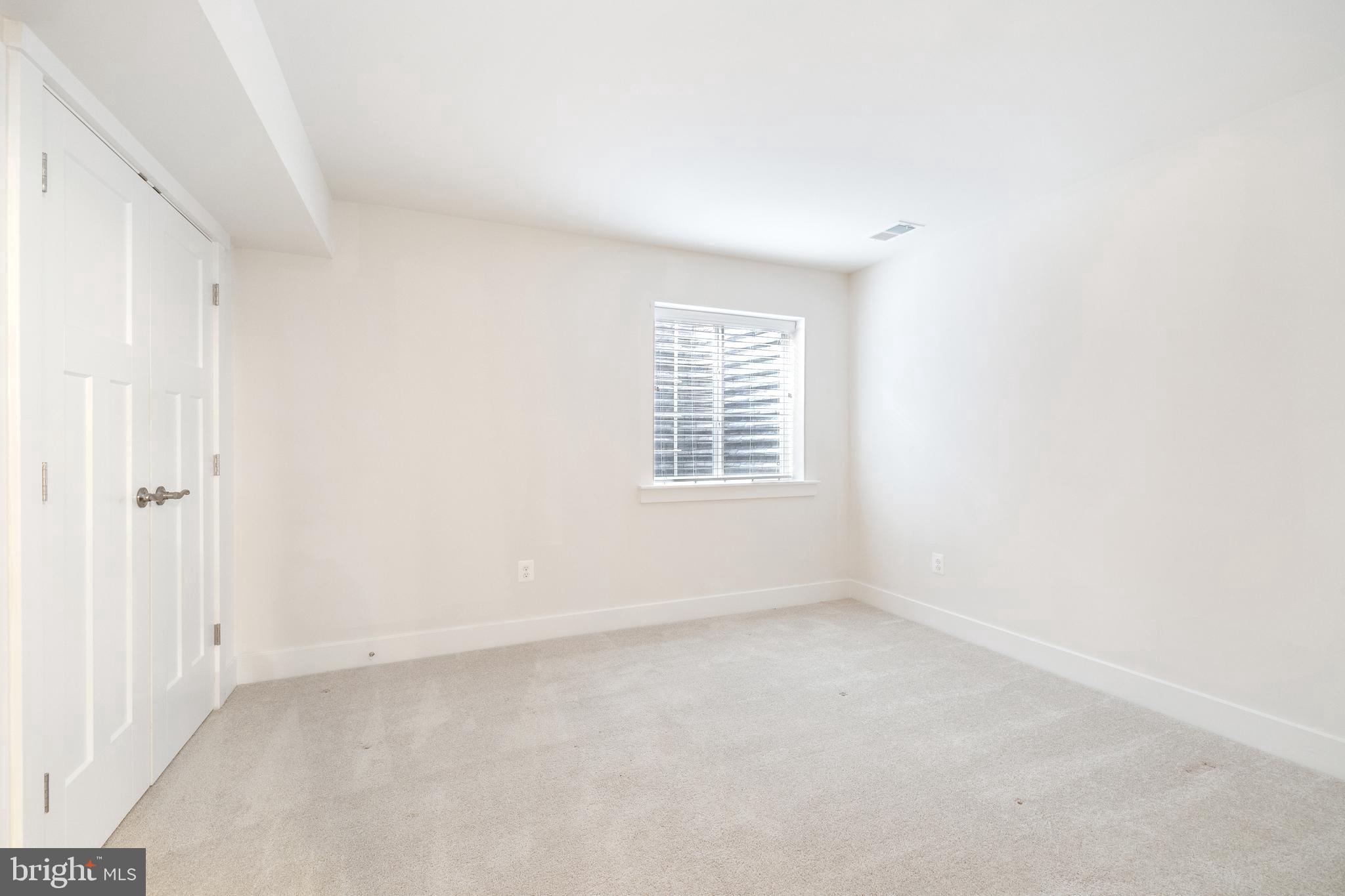 550 Broadneck Road Annapolis, MD 21409 - Photo 43 of 63 an empty room with a window