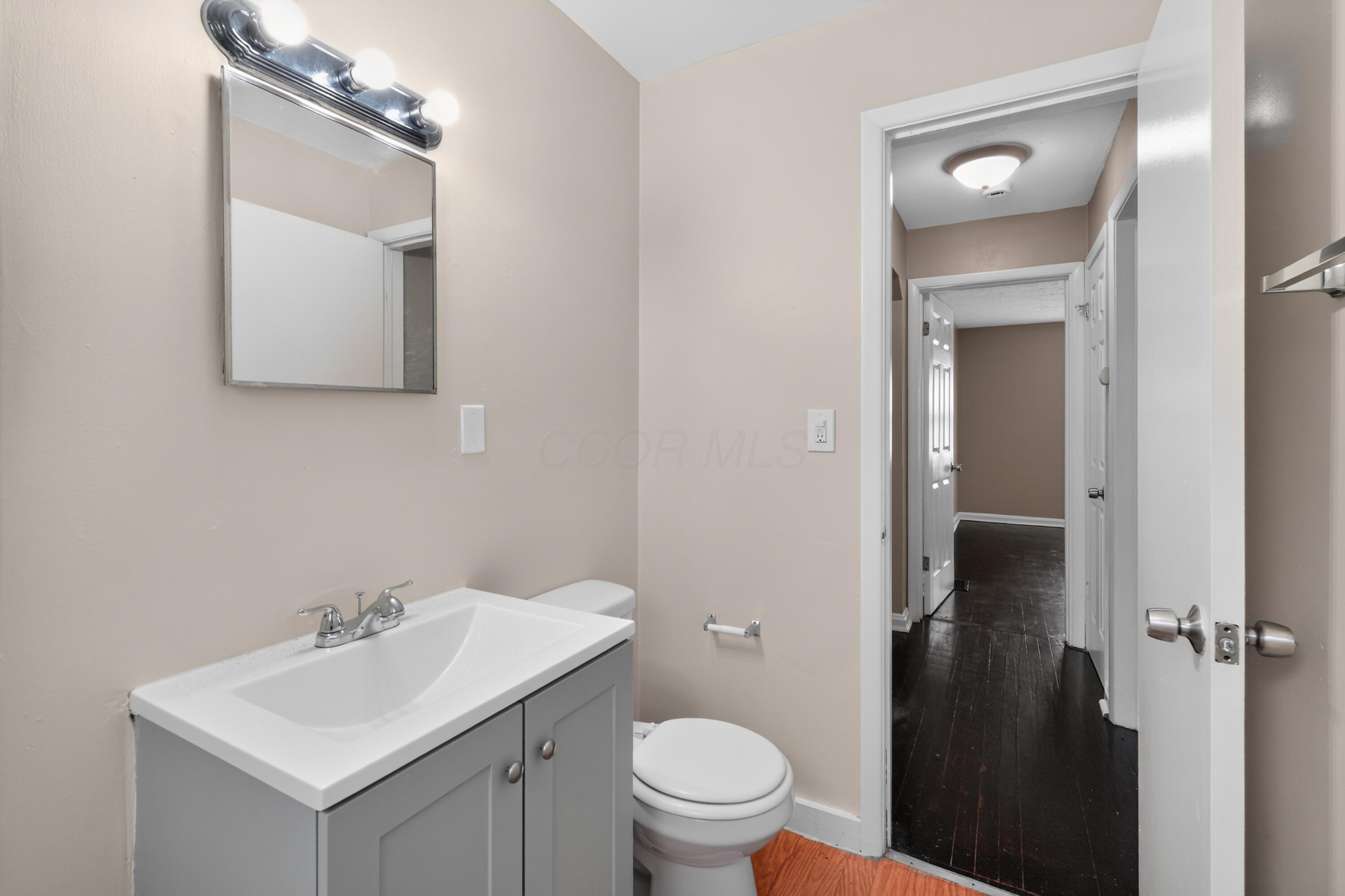 852 South Hampton Road Columbus, OH 43227 - Photo 21 of 31 25_852_S_Hampton_Rd-Bathroom-n-11