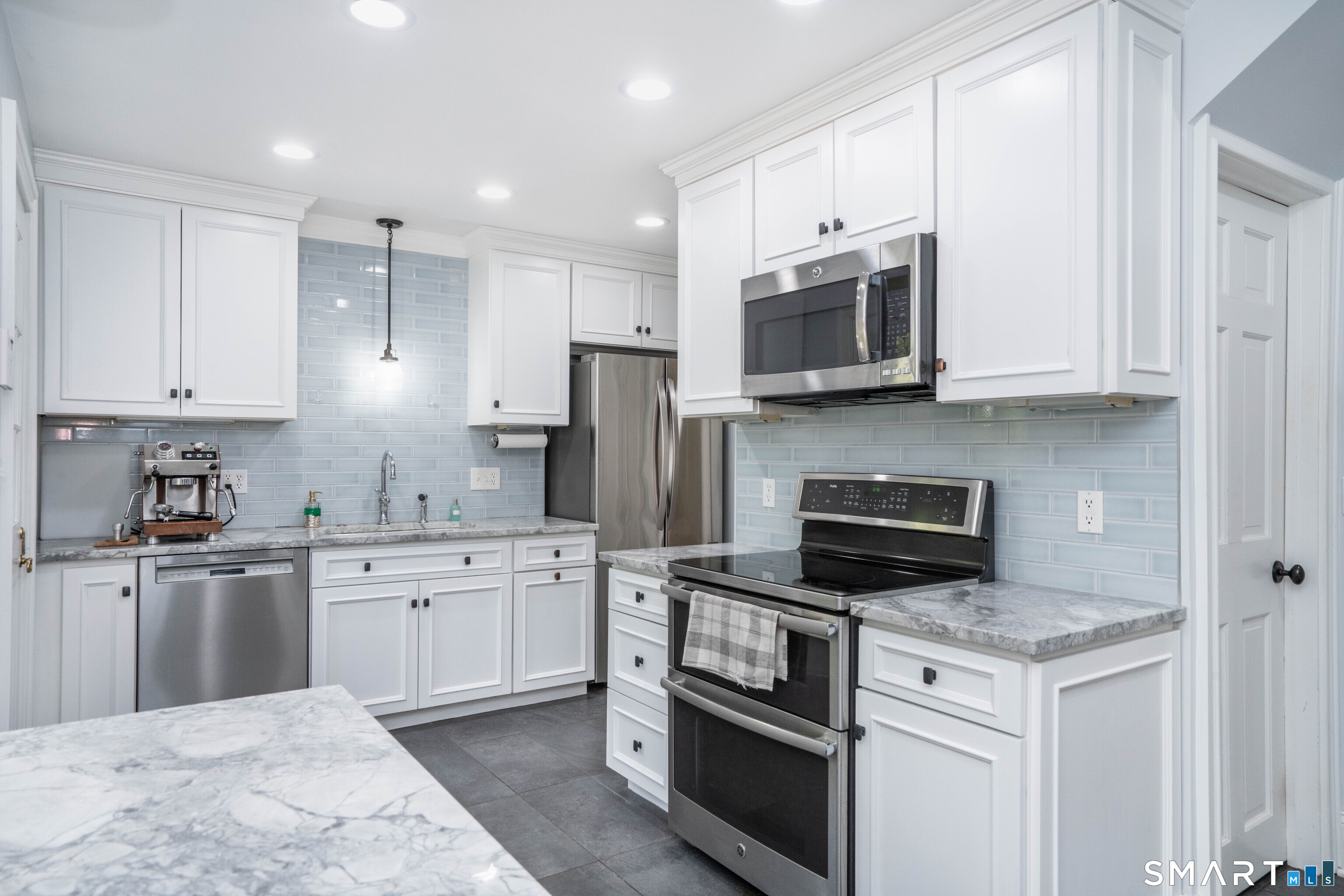 55 Terry Road Hartford, CT 06105 - Photo 17 of 40