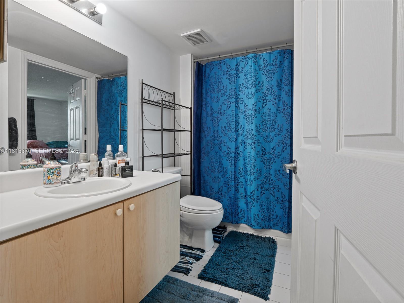 3000 Coral Way, Unit 815 Miami, FL 33145 - Photo 6 of 41 BATHROOM