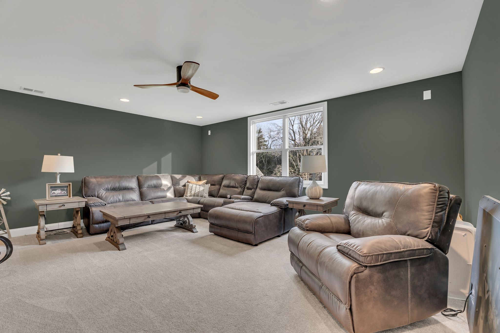 6655 Simmons Bluff Road Lebanon, TN 37090 - Photo 27 of 32 a living room with furniture